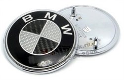 Наклейка БМВ карбон (73 мм) на капот / багажник - фото 25597
